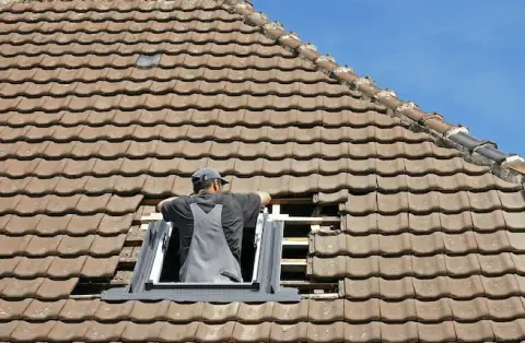 Pose de velux - Montaigu-la-Brisette
